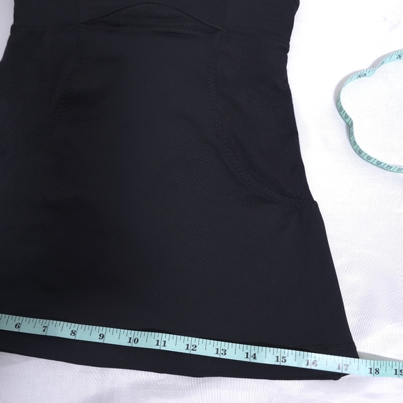 Lululemon Chaturanga Jacquard Mesh Panels Black Tank Size 4 - Picture 11 of 13